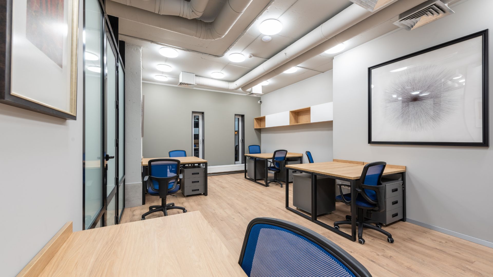 A room with a lot of desks and chairs